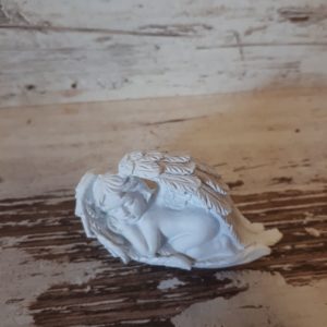 Szárnyas gipsz angyalka