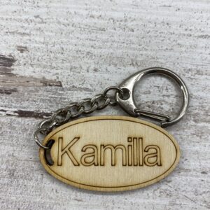 Női neves fa kulcstartó / K