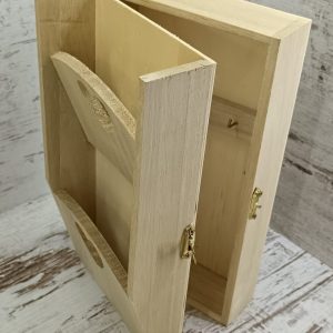 akasztós kulcstartó szekrény ,kívül levéltartóval